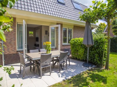 Holiday park Holiday Home in Noordwijk with Sunny Garden - Outdoor photo 9