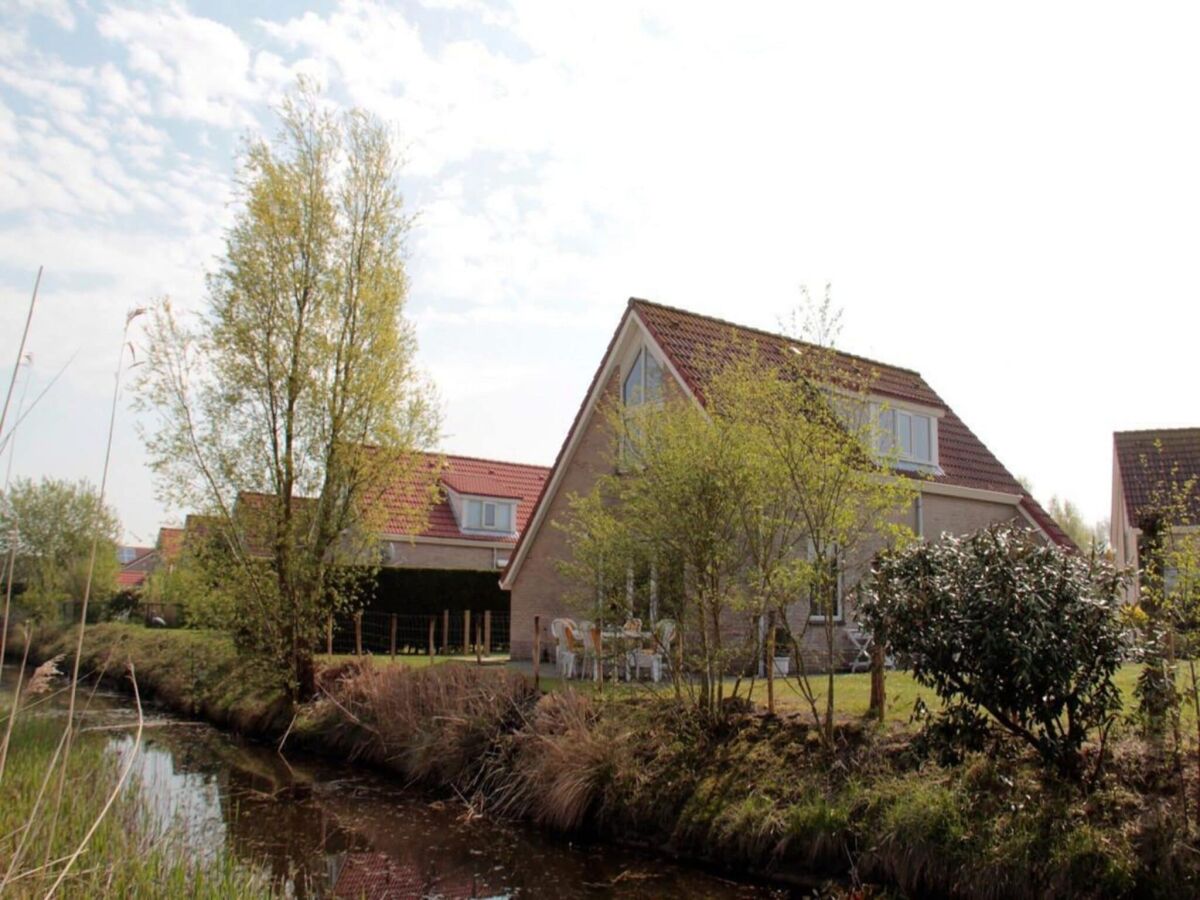 Holiday house Bungalow in Breskens near Beach and Lighthouse