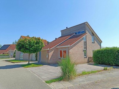 Holiday house Stilvolles Küstenhaus mit Anlegesteg in Breskens - Holiday house