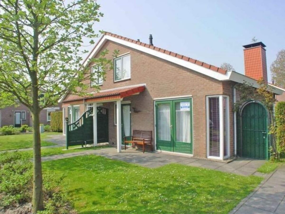 Holiday house Holiday Home in Schoneveld with Garden