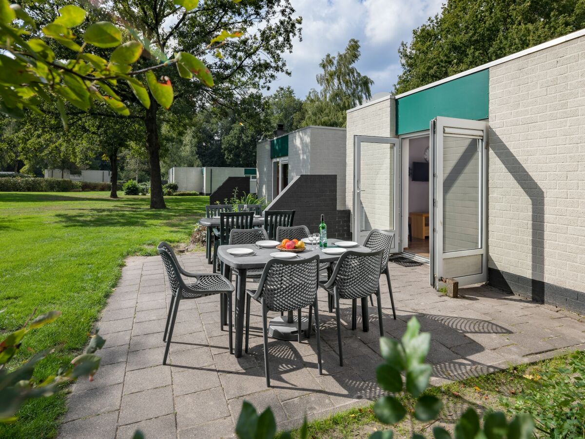 Holiday park Spacious bungalow near the Hunebedcentrum - Outdoor photo 2