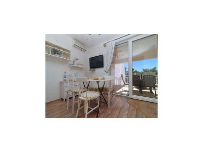 Apartment Apartments Mediterranean House - Two Bedroom Apartment with Terrace and Sea View - Features photo 13