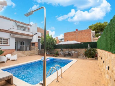 Holiday house Premium holiday home with private pool - Outdoor photo 2