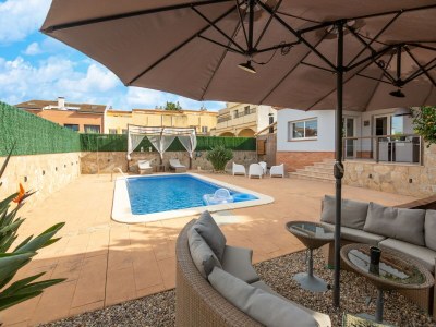 Holiday house Premium holiday home with private pool - Outdoor photo 6