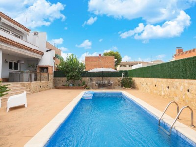 Holiday house Premium holiday home with private pool - Outdoor photo 7