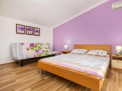 Apartment Apartments Alaga - B4+2 - Features photo 7