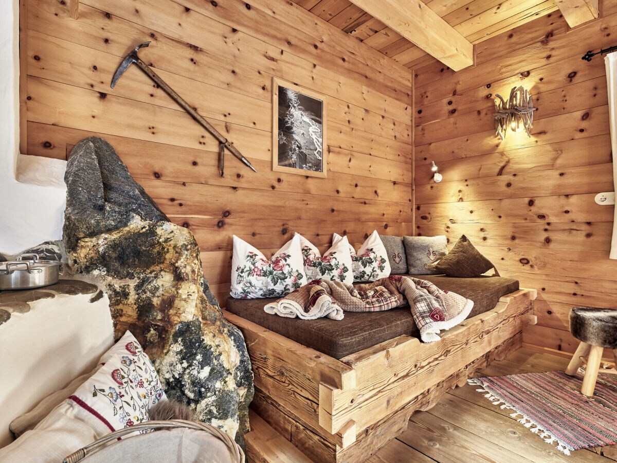 Alpine hut Felsenhuette