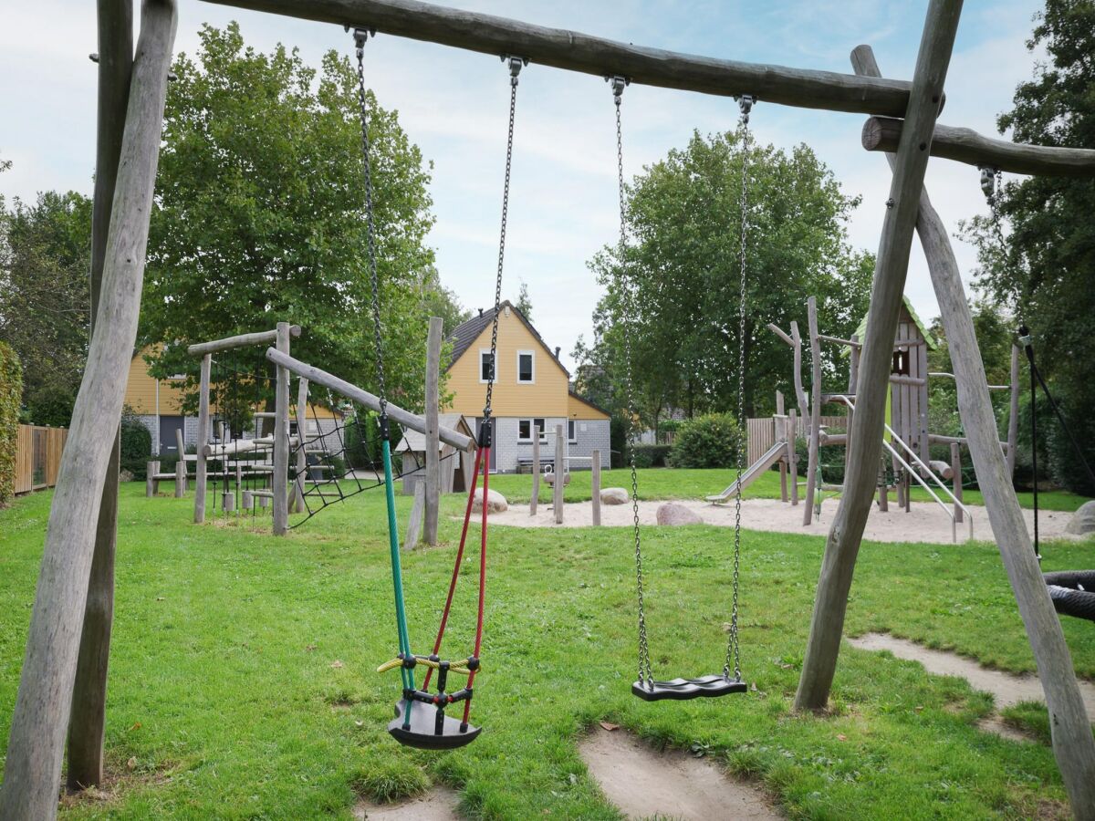 Holiday park Ferienhaus in Zeeland mit großem Garten - Outdoor photo 3