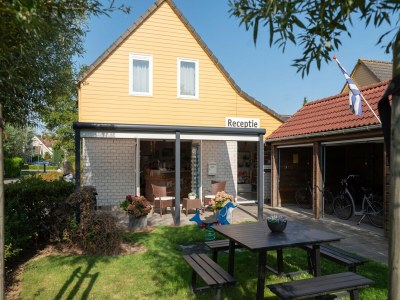 Holiday park Holiday Home in Quiet Park with Garden - Outdoor photo 5