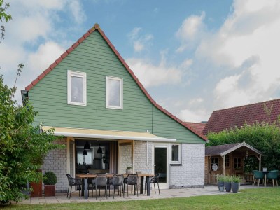 Holiday park Holiday Home in Quiet Park with Garden - Outdoor photo 3
