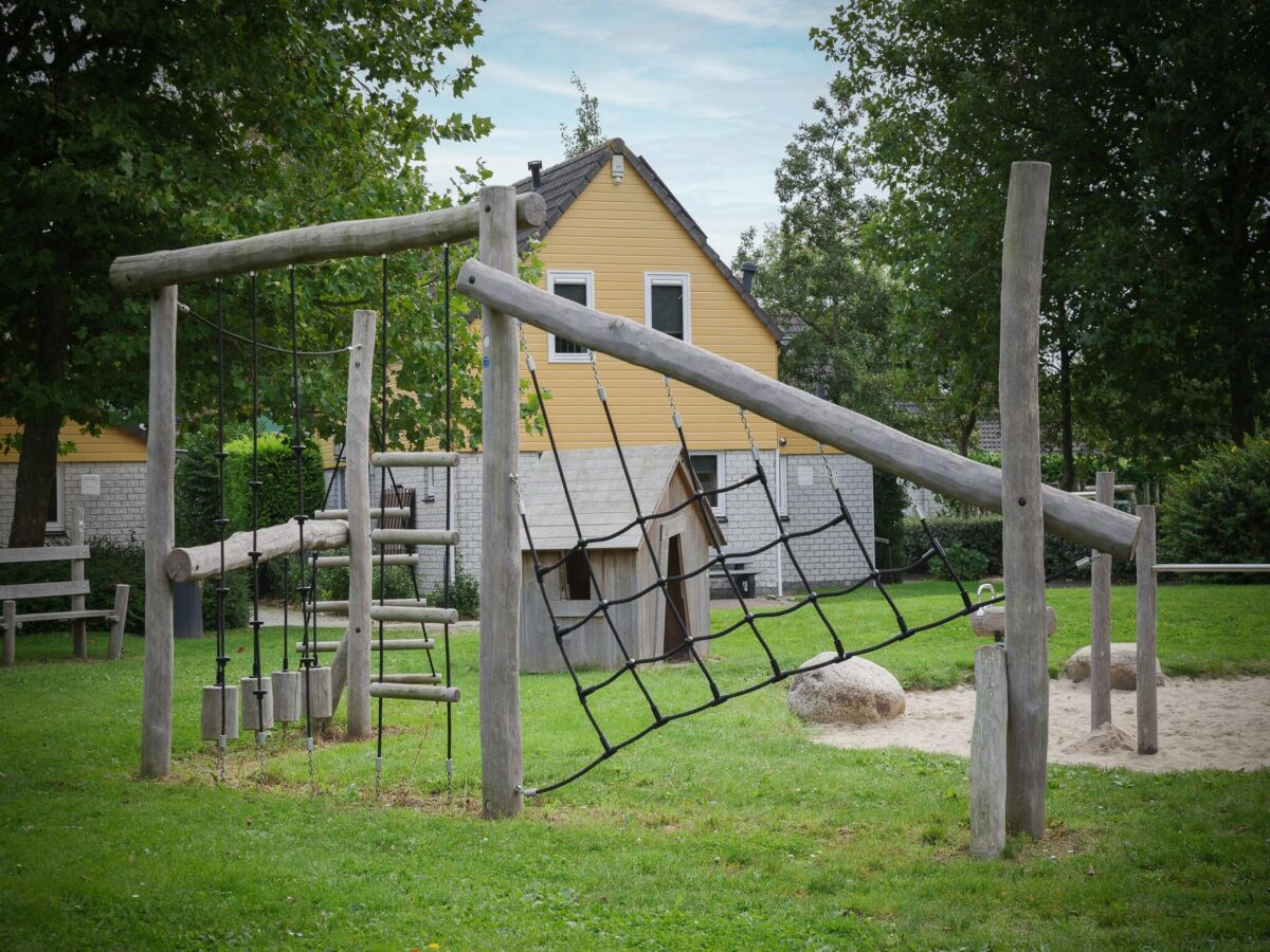 Holiday park Ferienhaus im ruhigen Park mit Garten - Outdoor photo 5