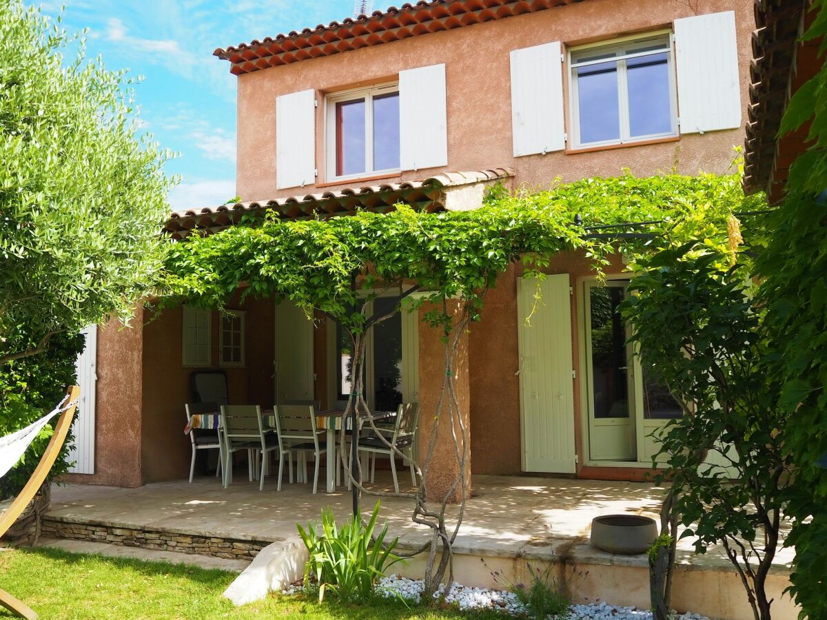 Holiday house Holiday Home in Pertuis with Private Pool - Outdoor photo 3