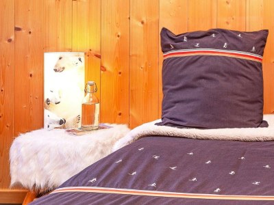 Chalet Chalet in Moulin with Sauna & Stunning Views - Features photo 11