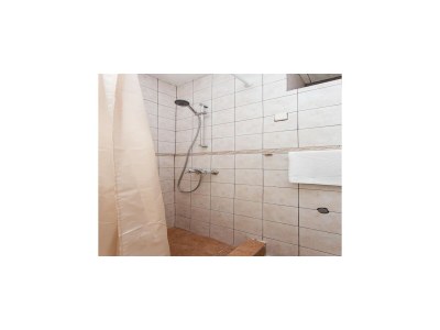 Apartment Apartment Hladilo Nostalgia - Comfort Two-Bedroom Apartment with Terrace and Partial Sea View - Features photo 5