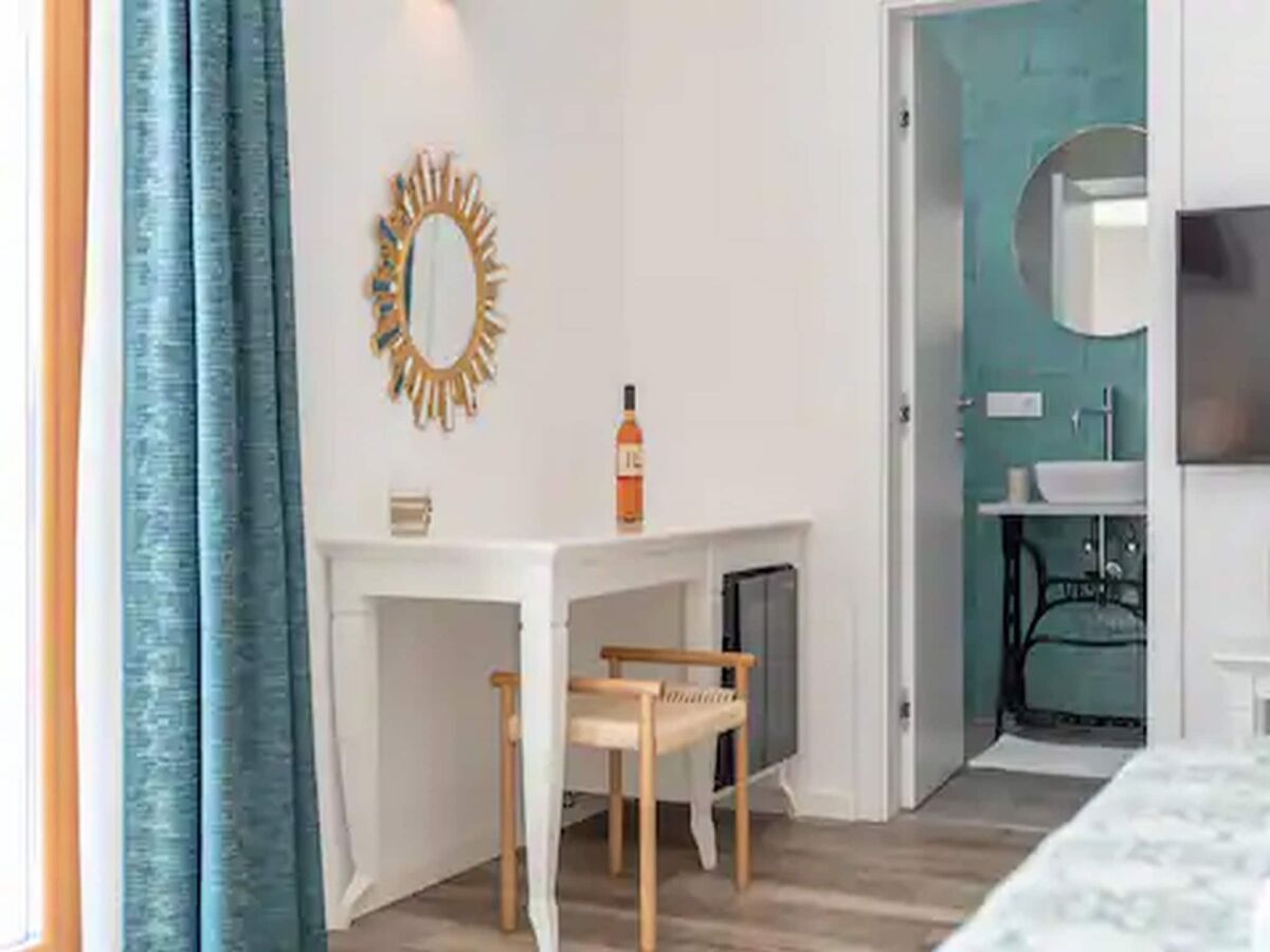 Apartment Mamma mia luxury rooms - Double Room with Sea View (Relaxing beachfront paradise) - 2 - Features photo 5