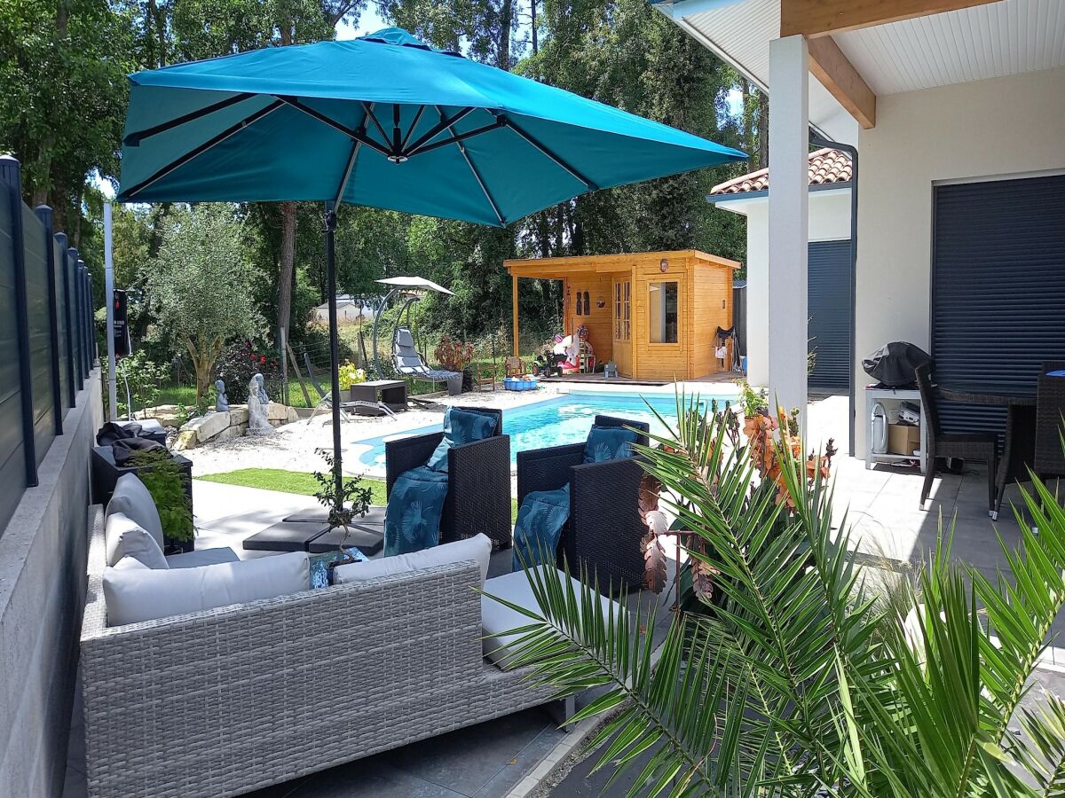 Holiday house Haus in Margaux mit Salzwasserpool & Weinbergen