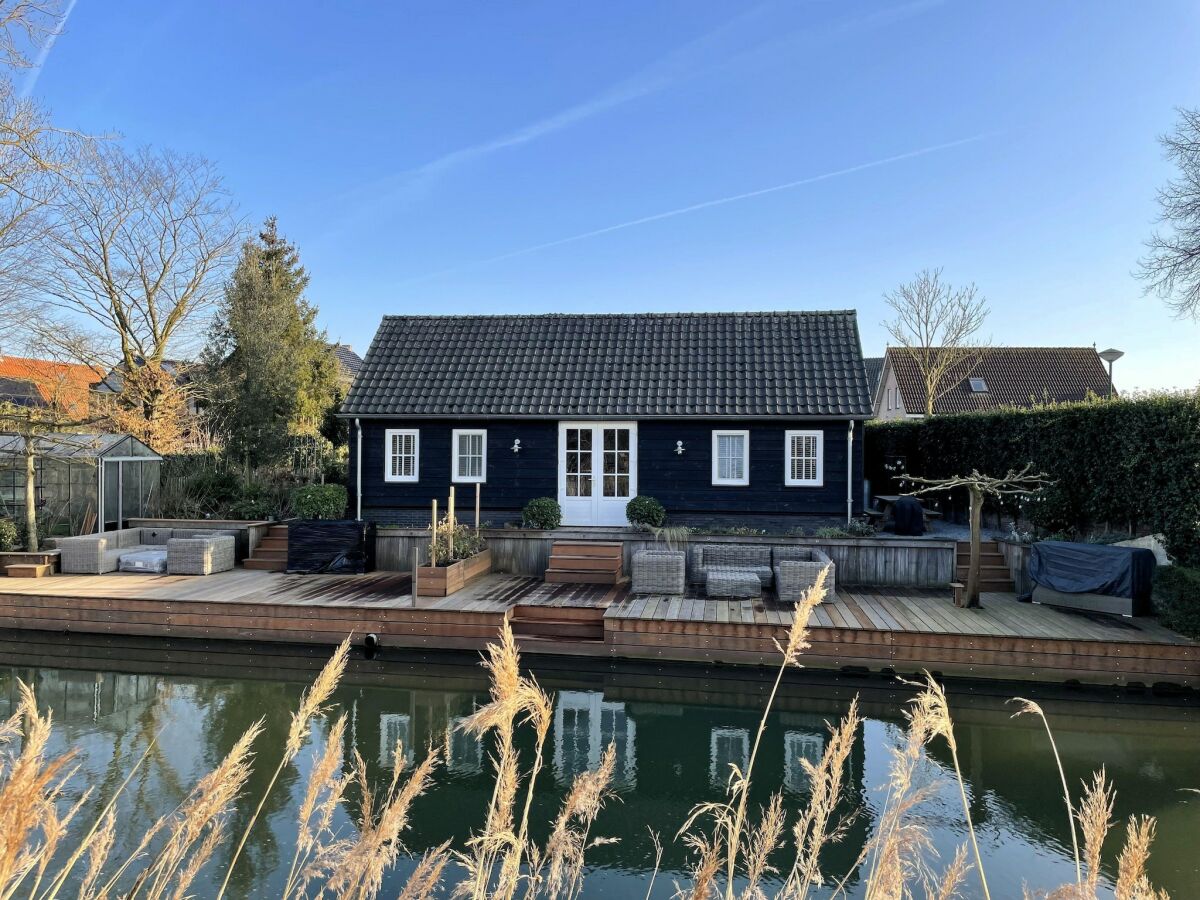 Chalet Holiday Home in Cothen by the Waterfront
