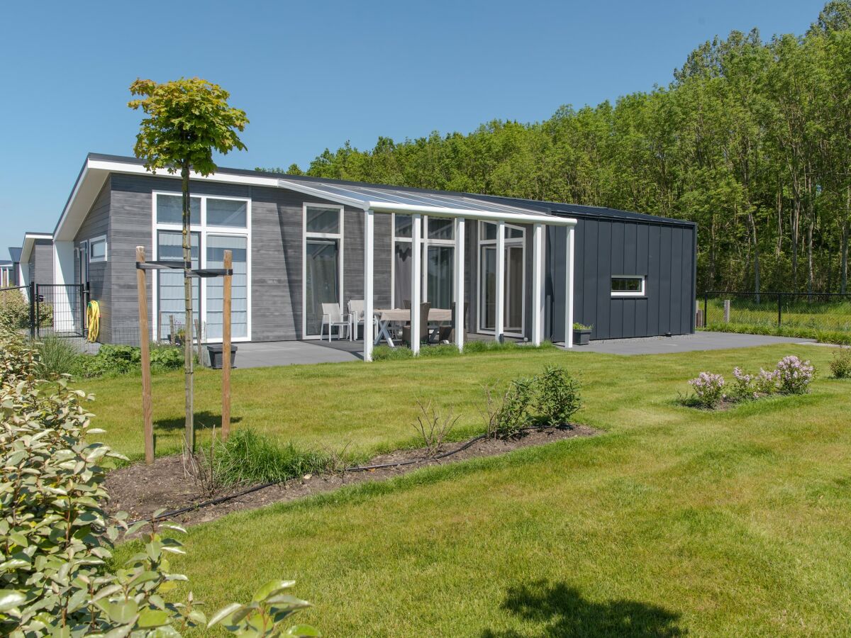 Holiday park Chalet in Zeeland am Waldrand