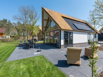 Holiday park Holiday Home in Netherlands Pond View - Outdoor photo 5