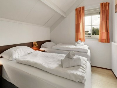Holiday house Bungalow in South Holland with Private Jetty - Features photo 5