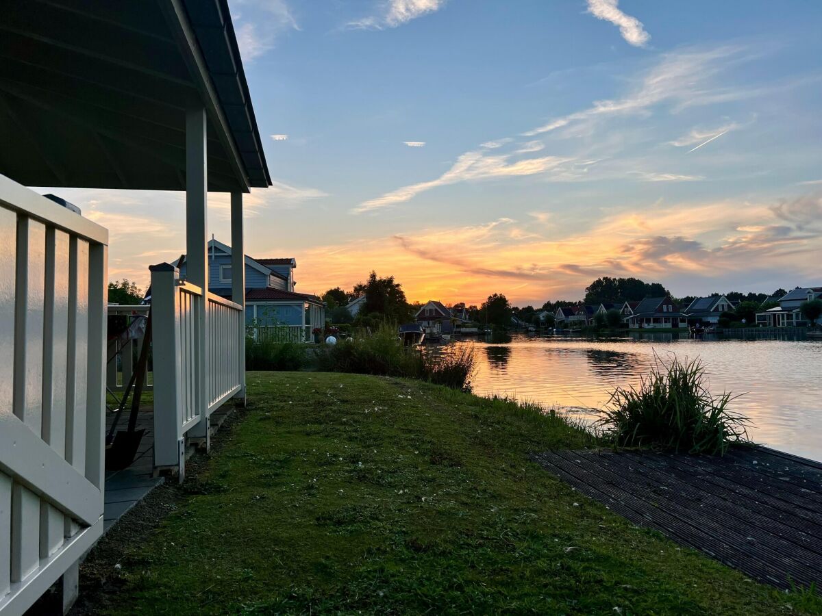 Holiday house Bungalow am Wasser mit Sauna in Holland - Outdoor photo 4