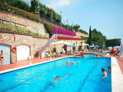 Holiday park Holiday flat in pretty residence with communal pool in Pietra Ligure - Outdoor photo 10