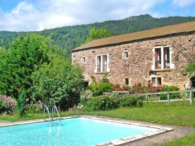 Apartment Rural Pool Retreat in the Hills in Saint-Vincent - Apartment