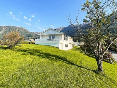 Holiday house 12 person holiday home in Davik - Outdoor photo 2