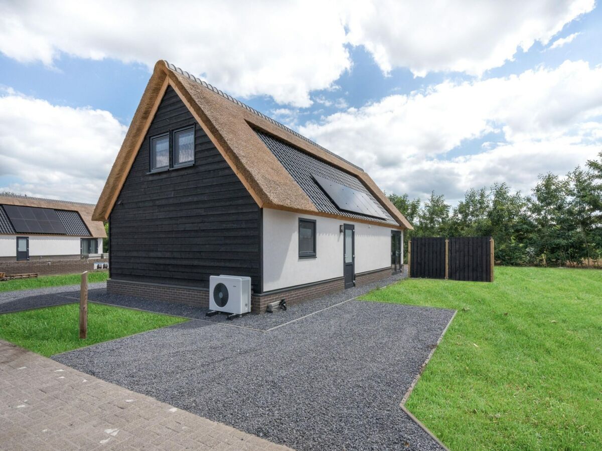 Holiday park Holiday home in Baarle-Nassau with garden - Outdoor photo 3