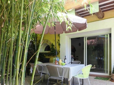 Holiday house Cozy Noves Home with Pool Access - Outdoor photo 24