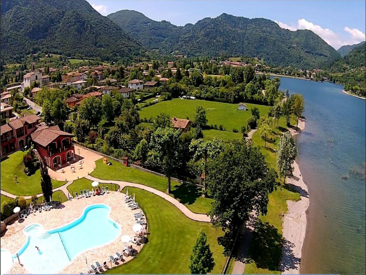 Holiday park Wohnung in Idro mit Pool und Garten