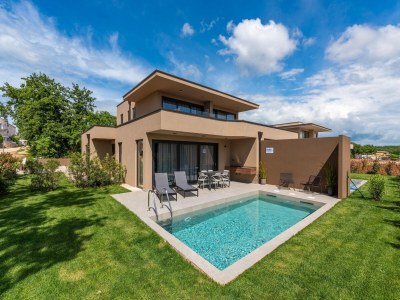 Villa Wohnung in Kroatien am Meer mit Pool in Brtonigla - Villa