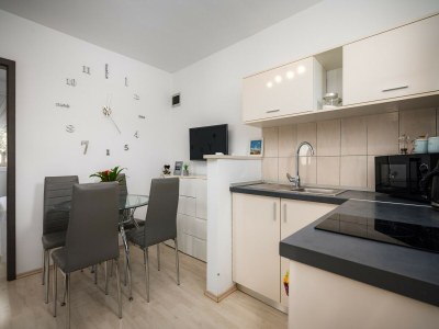 Apartment Beautiful apartment with parking space - Features photo 13