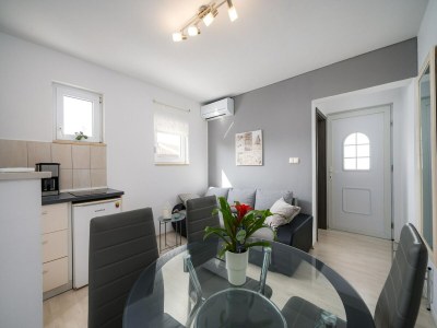 Apartment Beautiful apartment with parking space - Features photo 18