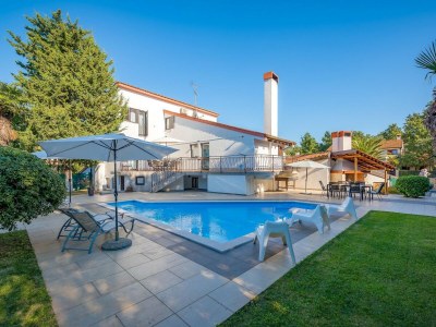 Villa Malerische Villa mit privatem Garten in Nova Vas - Villa