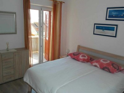 Apartment Apartment Račić - Two-bedroom Apartment with Balcony and Sea View - Features photo 8