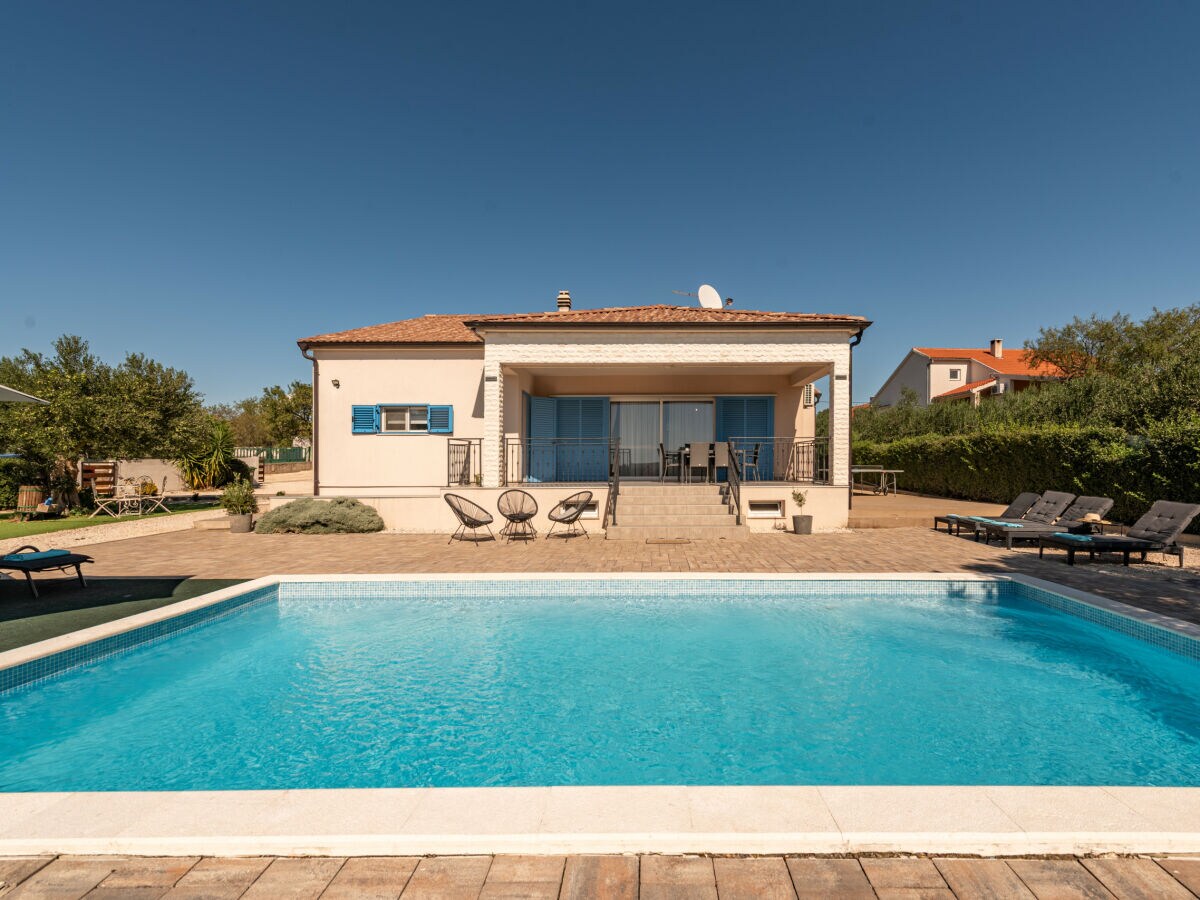 Villa Casa Kamber with pool