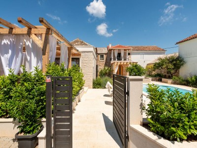 Apartment Studio Apartment Varos with shared pool - Outdoor photo 13
