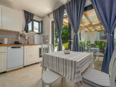 Apartment Studio Apartment Varos with shared pool - Features photo 21