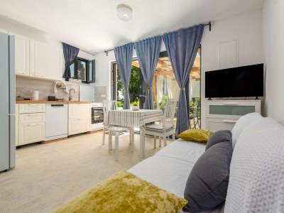 Apartment Studio Apartment Varos with shared pool - Features photo 23