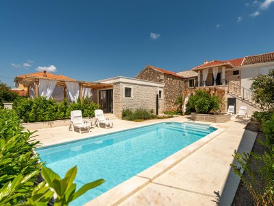 Apartment Apartment Varos 2+1 with shared pool in Ugljan - Apartment