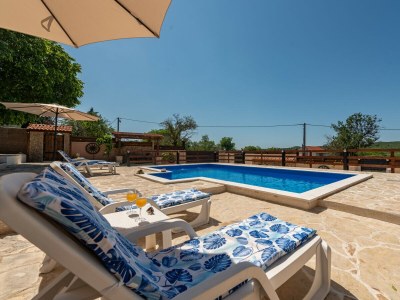 Holiday house Holiday Home Burgija - Outdoor photo 8