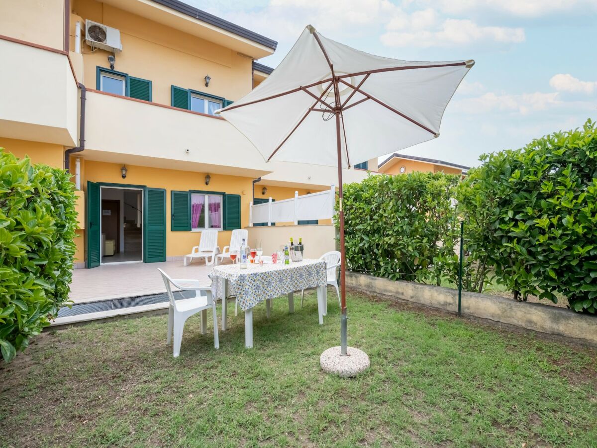Villa Villa Steps from the Beach - Outdoor photo 4