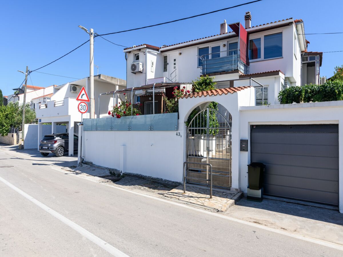 Apartment Apartment in Arbanija mit Sprudelbad - Outdoor photo 4
