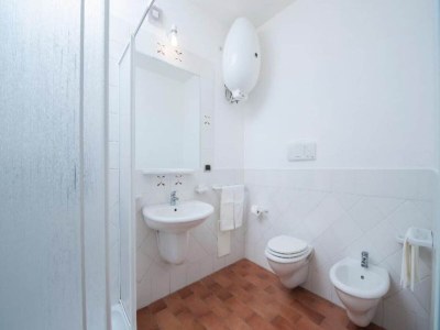 Apartment Apartment in residence with pool - Features photo 17