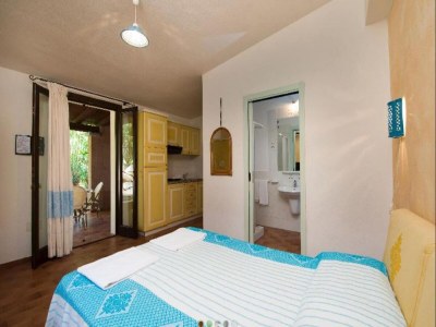 Apartment Apartment in residence with pool - Features photo 18