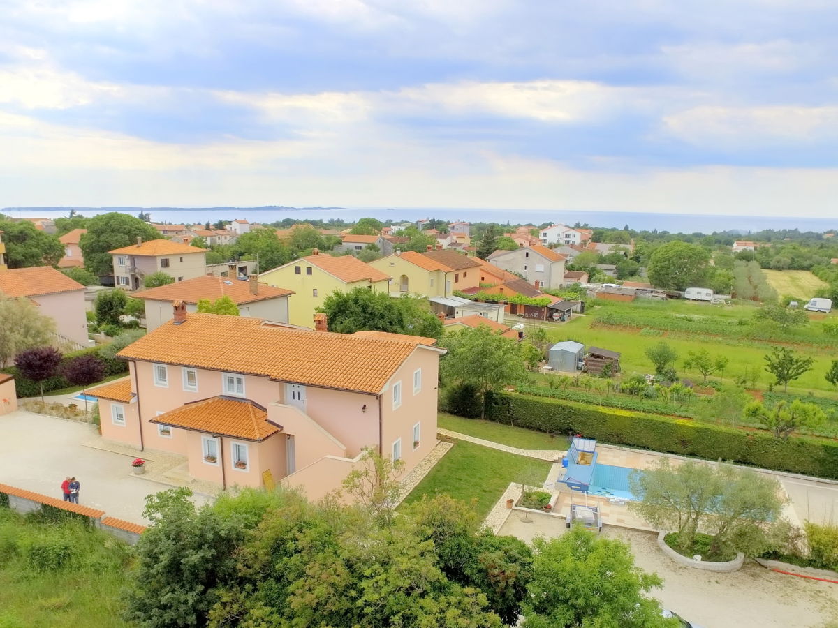 Holiday apartment At the Swimming Pool Villa Brioni 2