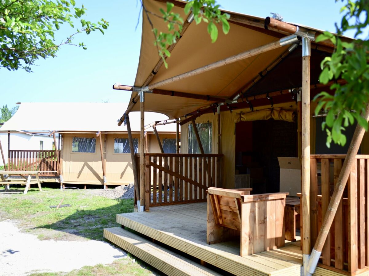 Holiday park Safari tent in 's-Gravenzande