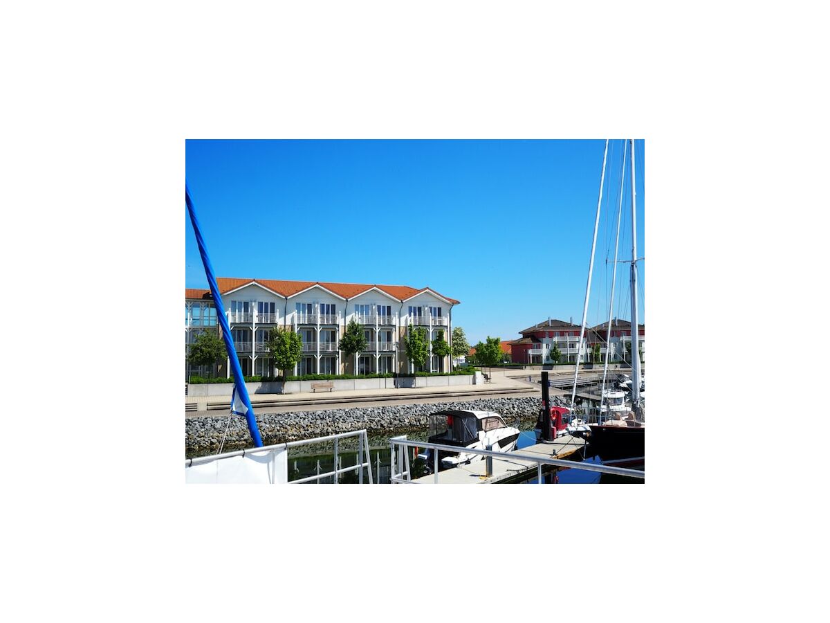 House boat Hausboot in Boltenhagen - Outdoor photo 3