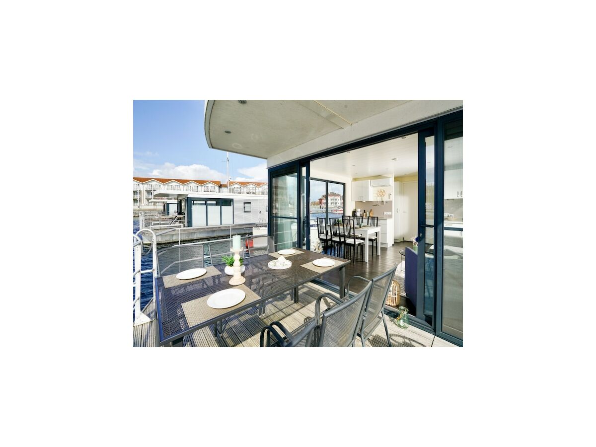 House boat Hausboot in Boltenhagen - Outdoor photo 2